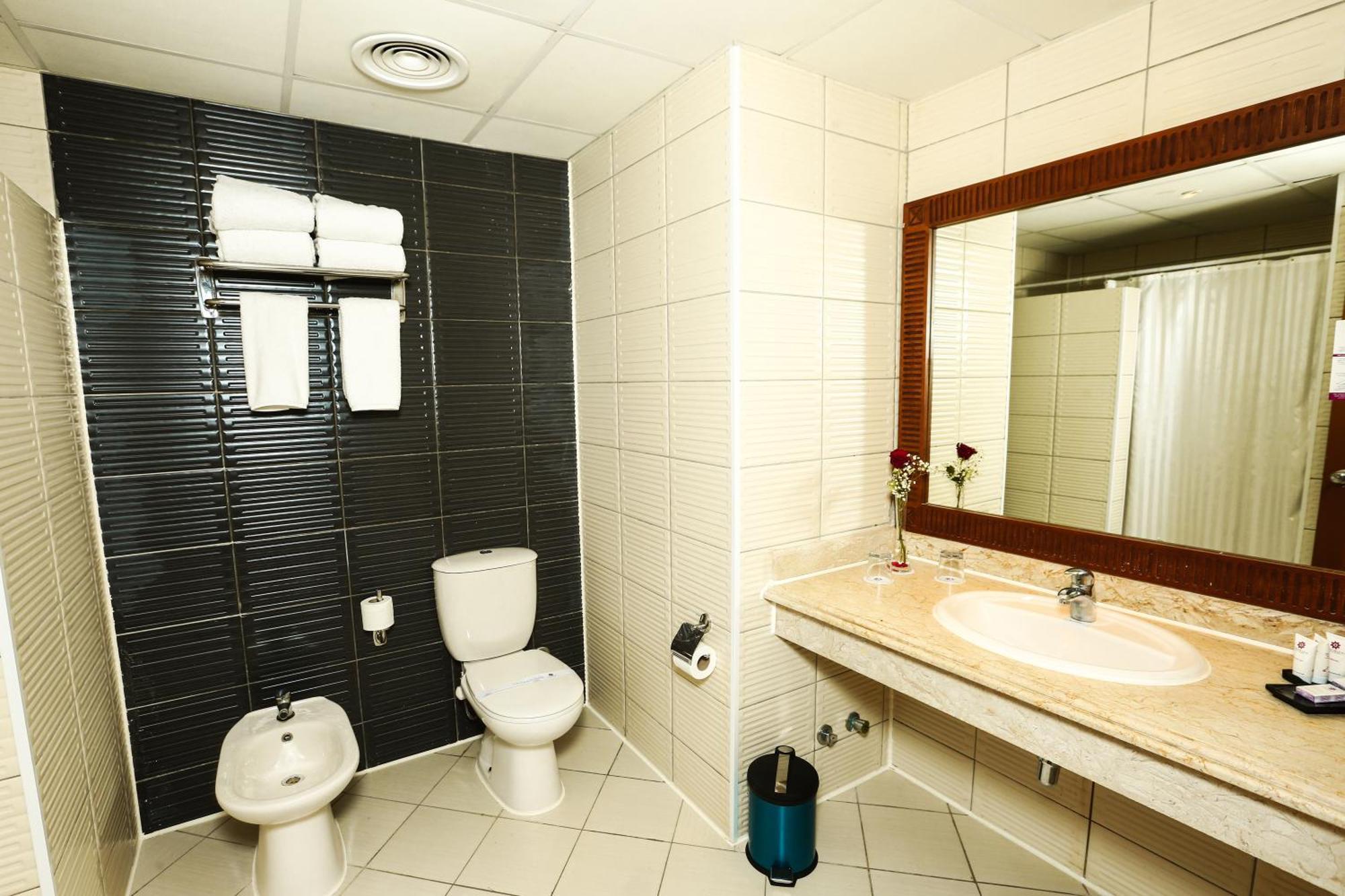 Готель Charmillion Gardens Aquapark Шарм-еш-Шейх Екстер'єр фото A modern bathroom