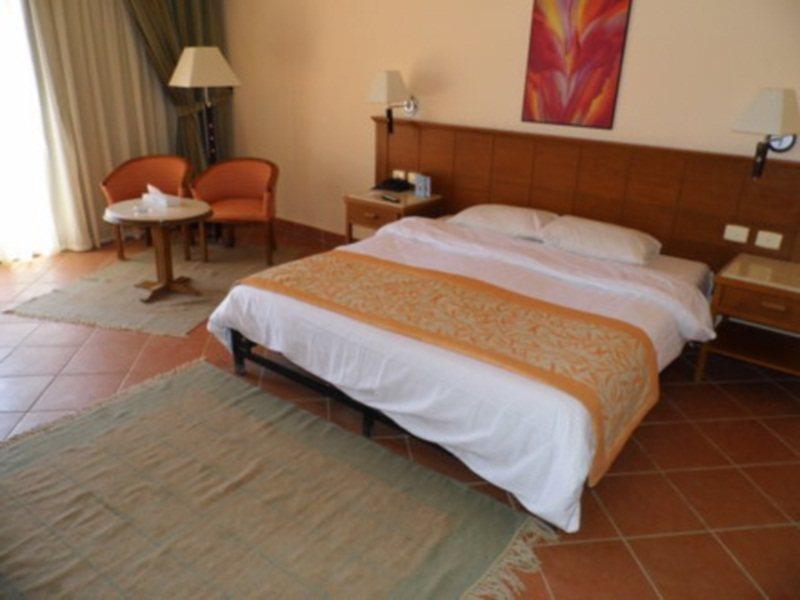 Готель Charmillion Gardens Aquapark Шарм-еш-Шейх Екстер'єр фото A bedroom at the hotel