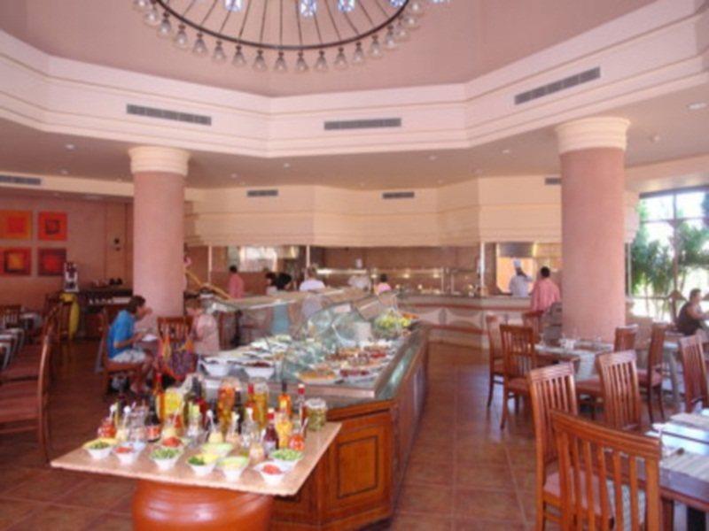 Готель Charmillion Gardens Aquapark Шарм-еш-Шейх Екстер'єр фото A buffet at a hotel